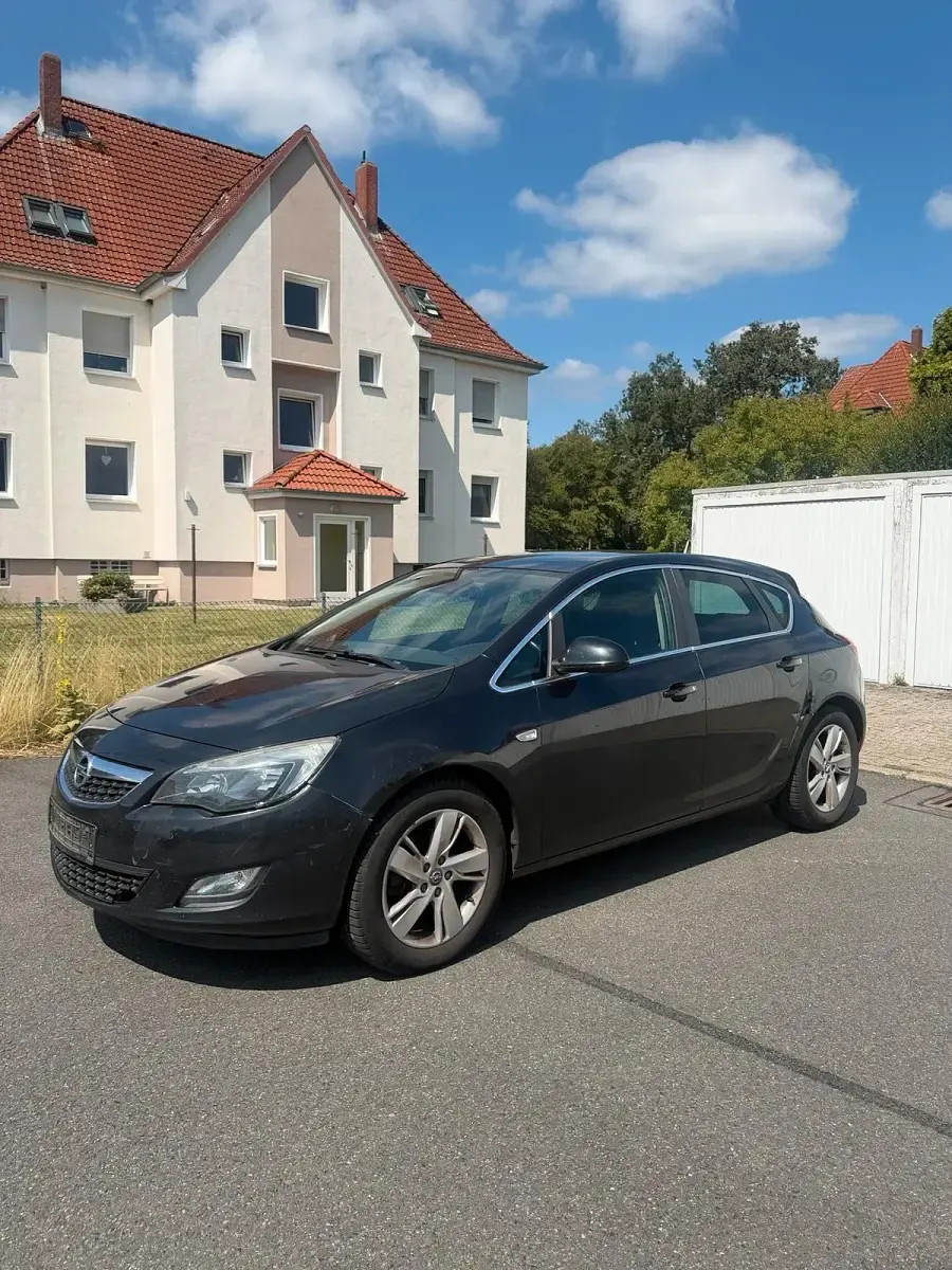 Gebraucht Opel Astra 165 PS (121 kW) 2012 Schwarz Kleinwagen