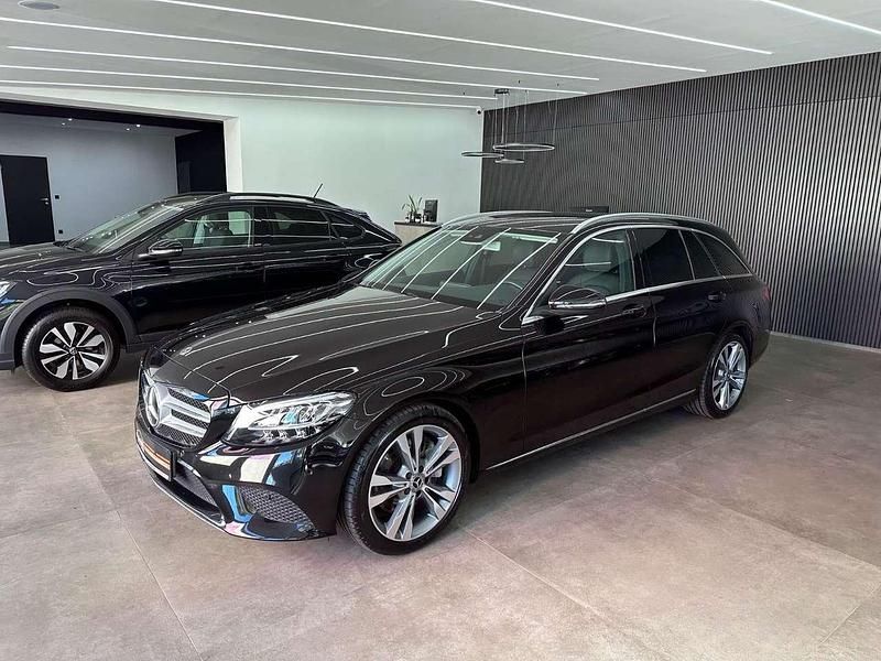 Gebraucht Mercedes C300 258 PS (189 kW) 2019 Obsidianschwarz Kombi