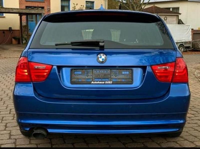 Gebraucht BMW 320 170 PS (125 kW) 2010 Blau Kombi