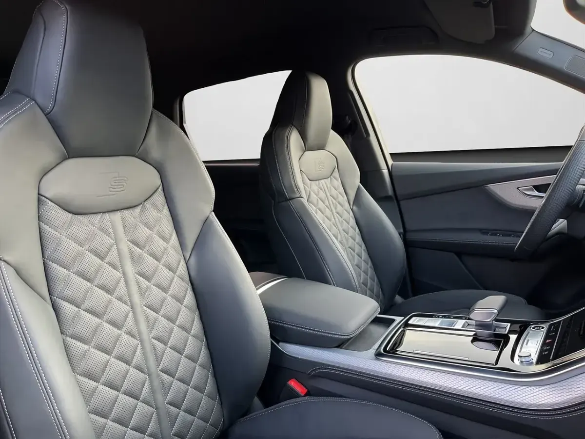 Neu Audi Q7 Comfort 286 PS (210 kW) 2026 Mythosschwarz metallic (metallic) SUV