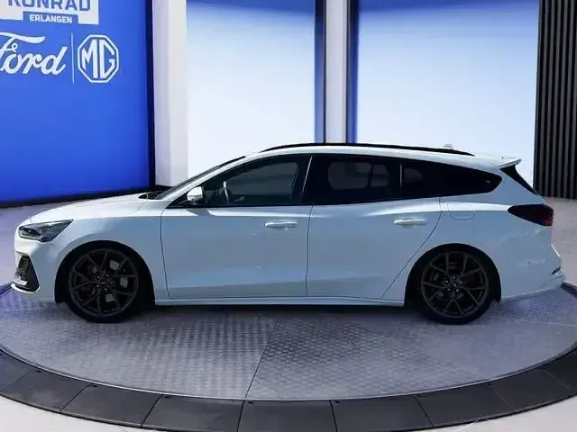 Gebraucht Ford Focus ST 280 PS (205 kW) 2023 Weiß Limousine