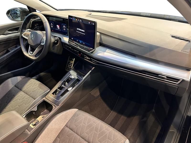 Gebraucht VW Golf VIII 150 PS (110 kW) 2025 Grenadillschwarz metallic Kombi