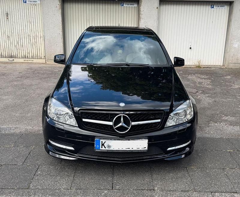 Schwarz Gebraucht 2010 Mercedes C200 AMG Limousine | 10.900 € (Fairer Preis) - Bild 1/4