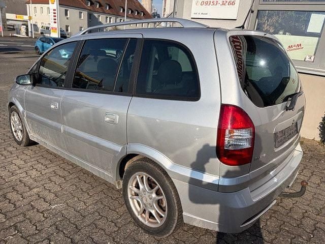 Gebraucht Opel Zafira Executive 147 PS (108 kW) 2004 Silber Van / Kleinbus