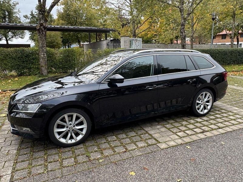 Gebraucht Skoda Superb Style 190 PS (139 kW) 2018 Schwarz Kombi