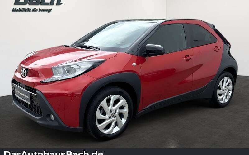 Rot Gebraucht 2022 Toyota Aygo Pulse Kleinwagen | 14.490 € (Fairer Preis) - Bild 1/4