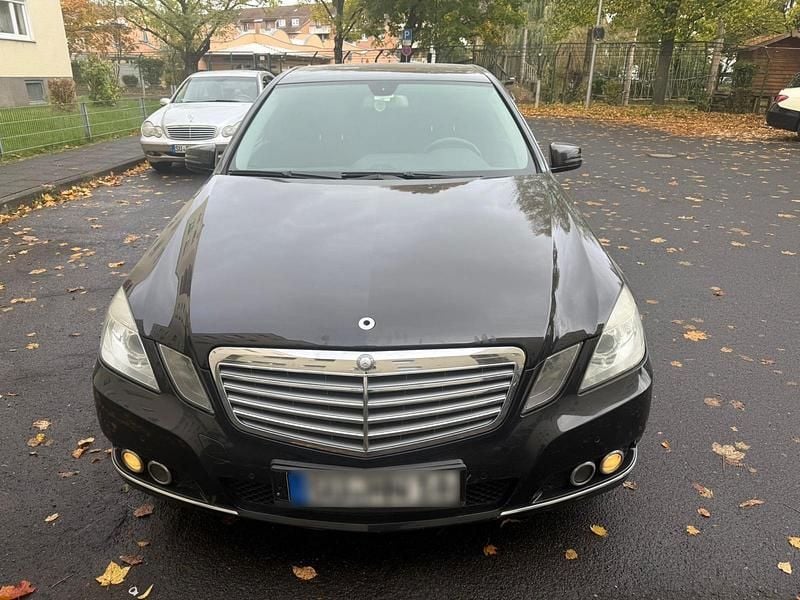 Gebraucht Mercedes E220 170 PS (125 kW) 2010 Schwarz Limousine