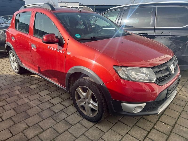 Gebraucht Dacia Sandero Stepway 90 PS (66 kW) 2014 Rot Limousine