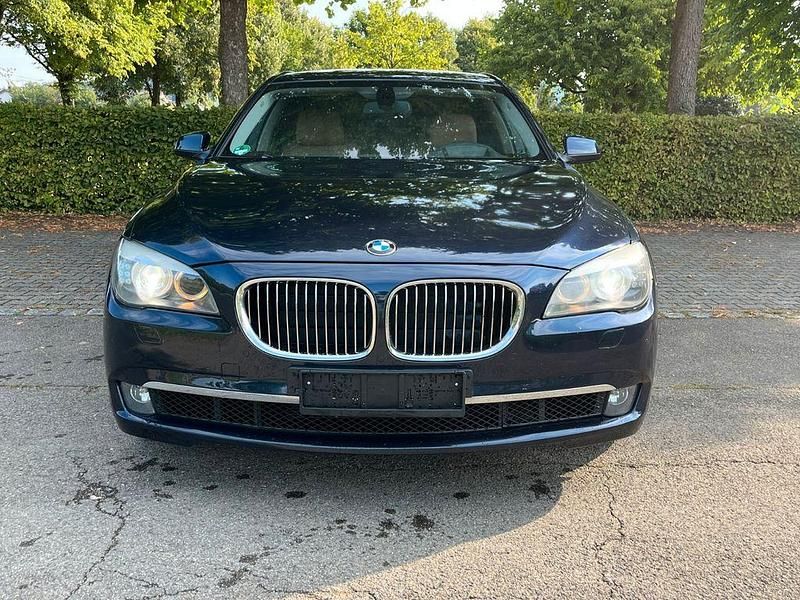 Gebraucht BMW 740 326 PS (239 kW) 2009 Blau Limousine