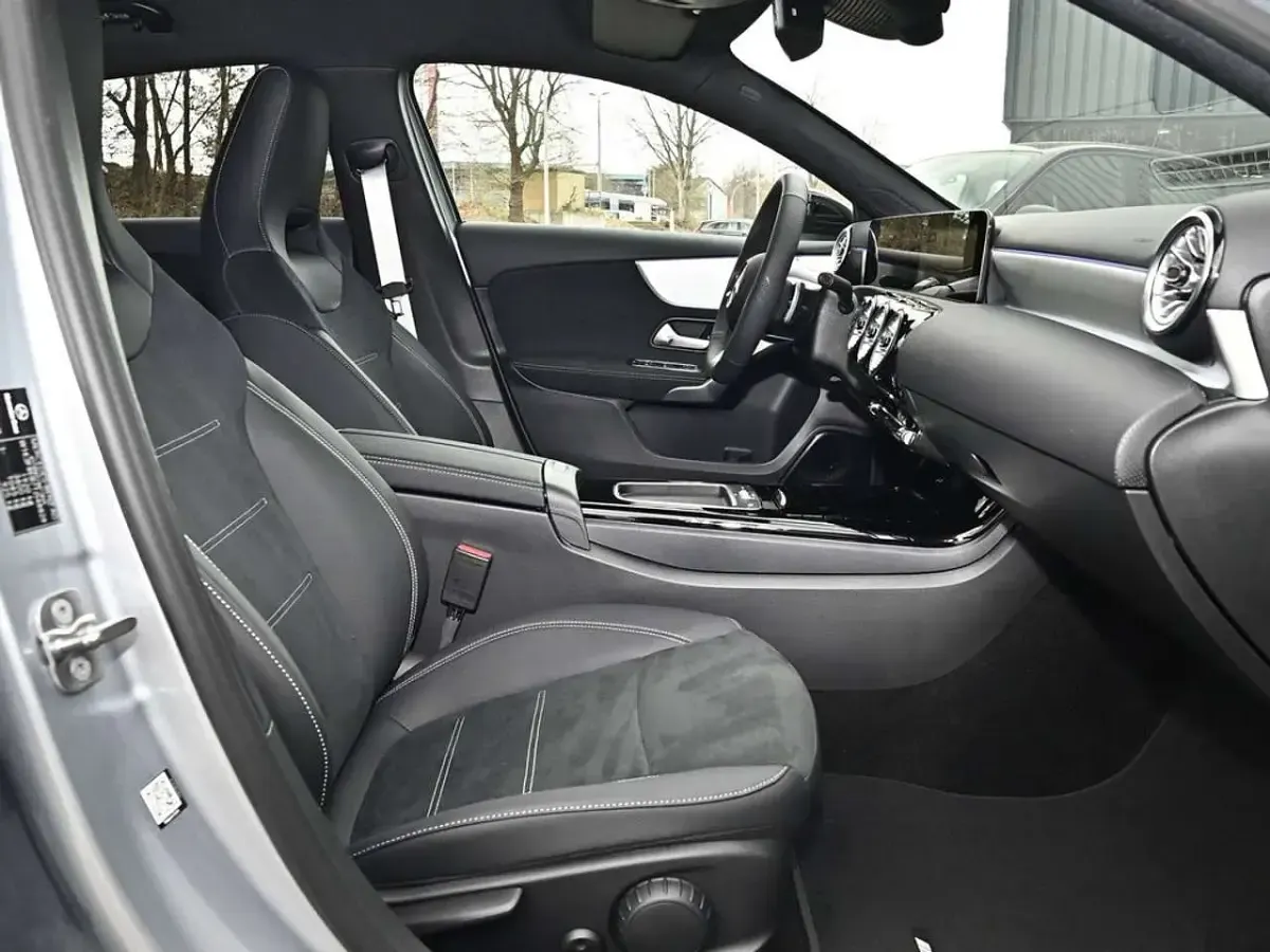 Gebraucht Mercedes A180 Advanced Plus 136 PS (100 kW) 2026 Silber / hightechsilber Limousine