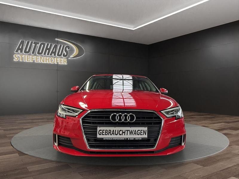 Gebraucht Audi A3 Sport 150 PS (110 kW) 2017 Rot Limousine