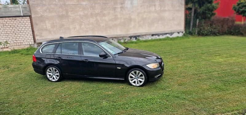 Schwarz Gebraucht 2011 BMW 320 Kombi | 5.500 € (Guter Preis) - Bild 1/4
