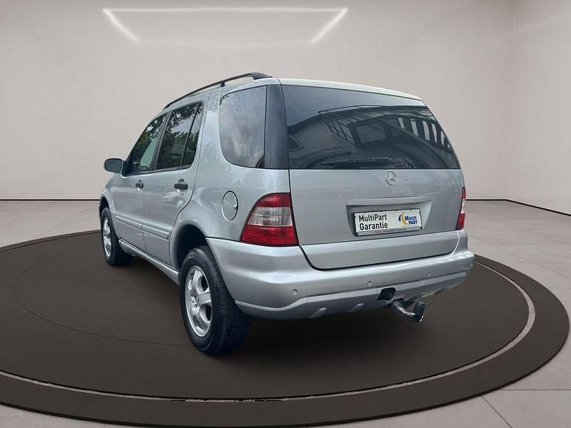 Gebraucht Mercedes ML270 163 PS (119 kW) 2003 Silber SUV