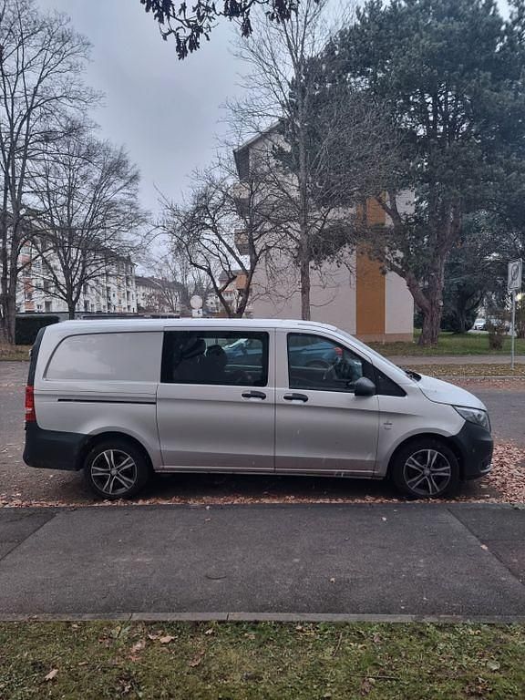 Silber Gebraucht 2015 Mercedes Vito Van / Kleinbus | 17.000 € (Fairer Preis) - Bild 1/4