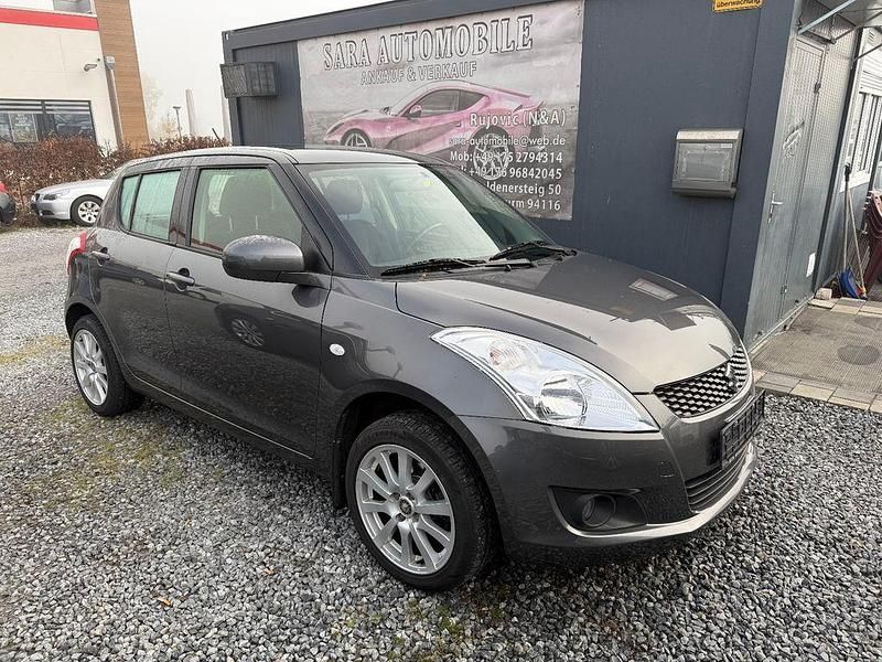 Grau Gebraucht 2013 Suzuki Swift Club Limousine | 6.900 € (Fairer Preis) - Bild 1/4