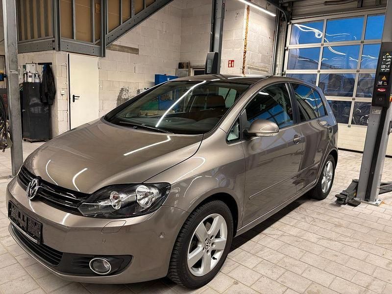 Gebraucht VW Golf Plus Cross Team 122 PS (89 kW) 2011 Braun Van / Kleinbus