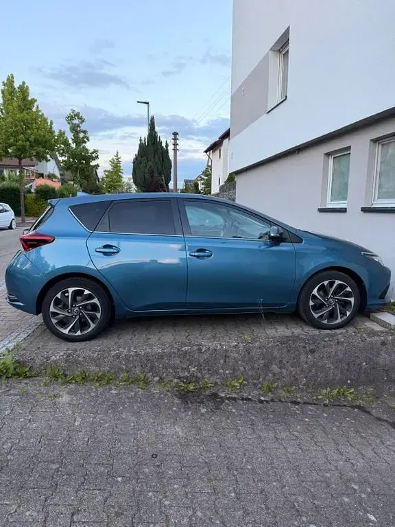 Gebraucht Toyota Auris Comfort 116 PS (85 kW) 2015 Blau Limousine