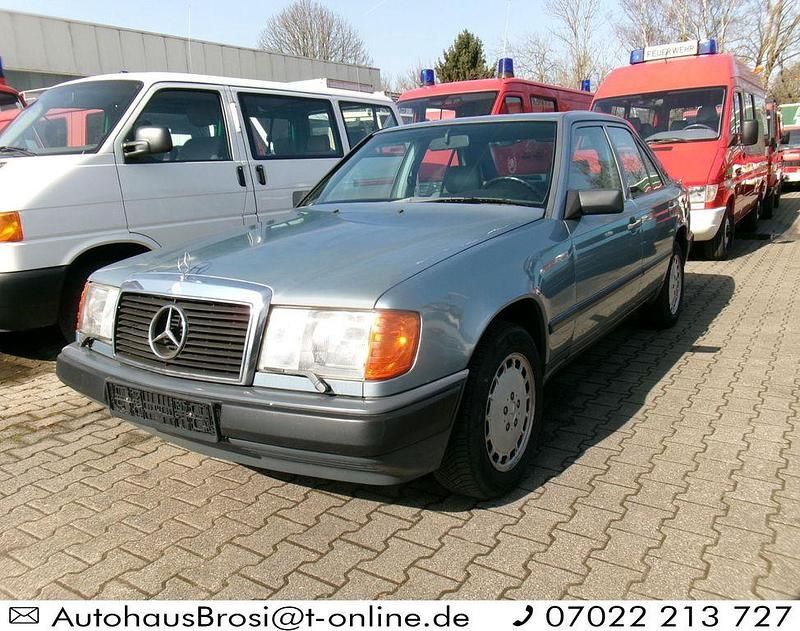 Gebraucht Mercedes E300 179 PS (131 kW) 1988 Blau Limousine