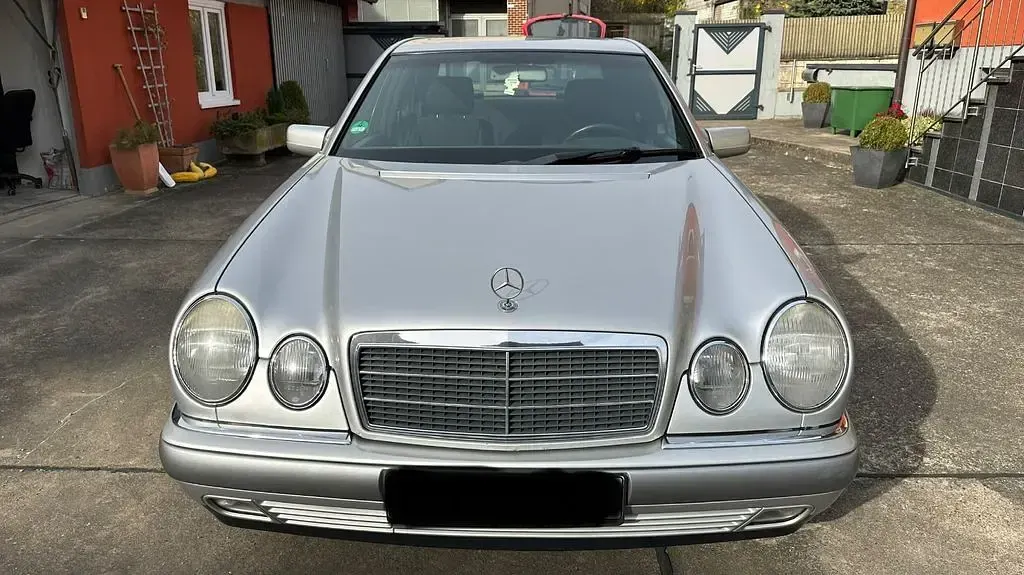 Gebraucht Mercedes E230 Elegance 150 PS (110 kW) 1997 Silber Limousine