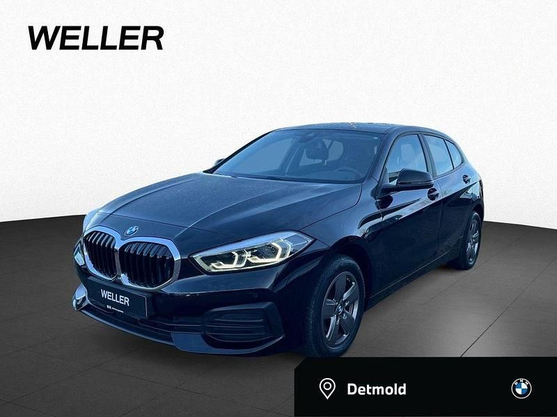 Schwarz (schwarz) Gebraucht 2022 BMW 118 Advantage Kleinwagen | 20.650 € (Guter Preis) - Bild 1/4