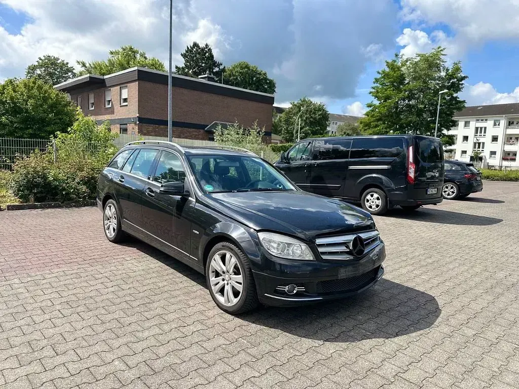 Gebraucht Mercedes C220 Avantgarde 170 PS (125 kW) 2010 Schwarz Limousine