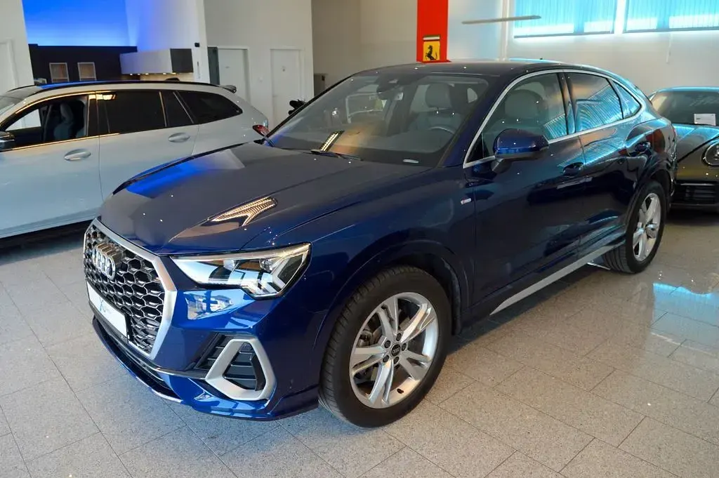 Gebraucht Audi Q3 Sportback Business 200 PS (147 kW) 2023 Blau SUV