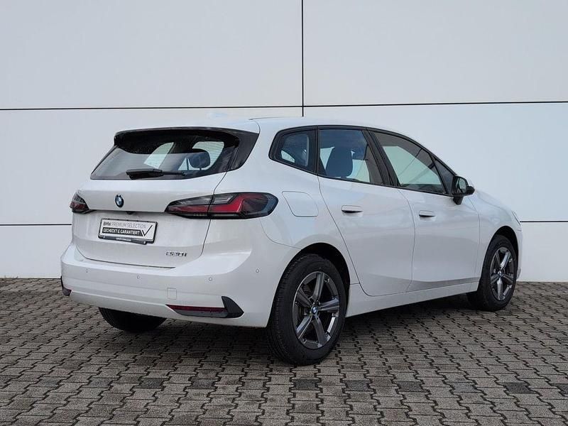 Gebraucht BMW 220 Active Tourer 156 PS (114 kW) 2025 Weiß Van / Kleinbus