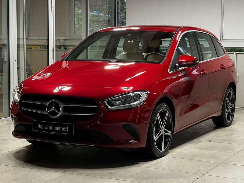 Rot Gebraucht 2022 Mercedes E250 Progressive Limousine | 25.970 € (Guter Preis) - Bild 1/3