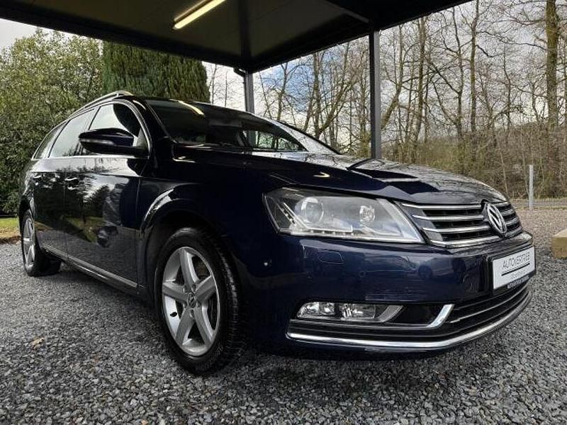 Gebraucht VW Passat Highline 140 PS (102 kW) 2011 Blau Kombi