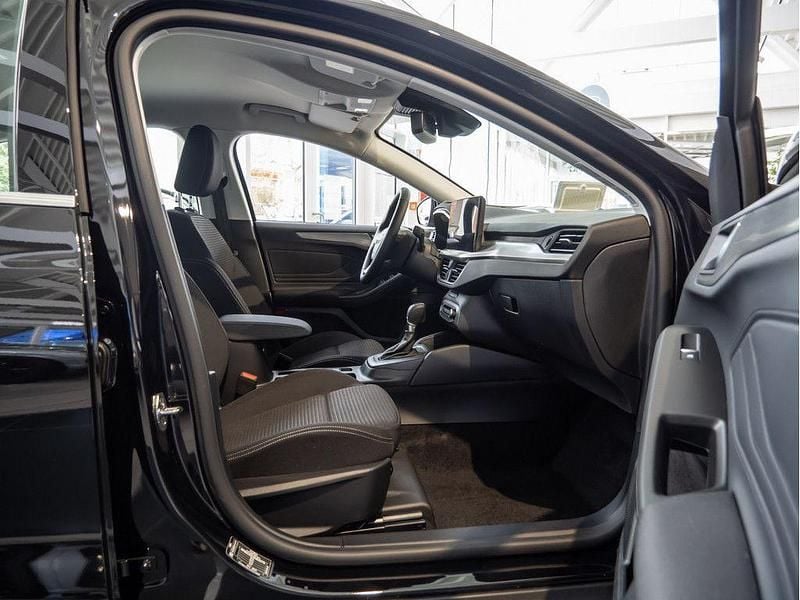 Neu Ford Focus Titanium 155 PS (114 kW) 2026 Schwarz Limousine
