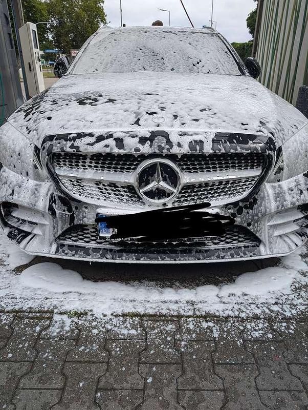 Schwarz Gebraucht 2018 Mercedes C200 AMG line Kombi | 26.000 € (Etwas zu teuer) - Bild 1/1