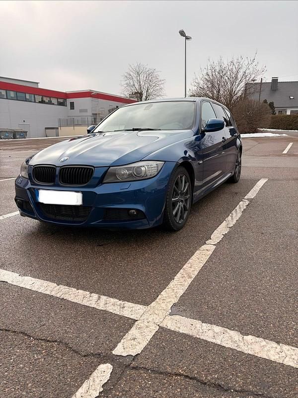 Blau Gebraucht 2011 BMW 320 M Sport Kombi | 6.800 € (Fairer Preis) - Bild 1/4