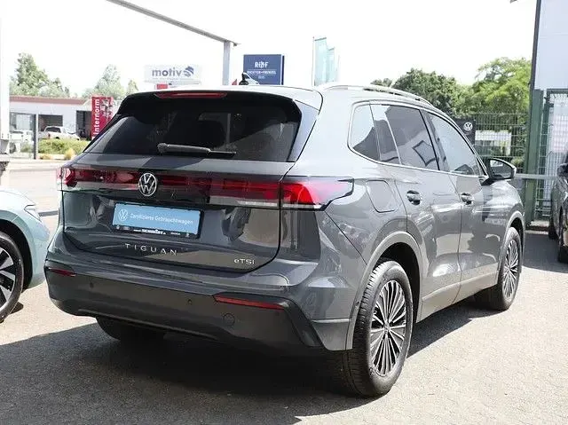 Gebraucht VW Tiguan R 131 PS (96 kW) 2025 Delfingraumetallic SUV