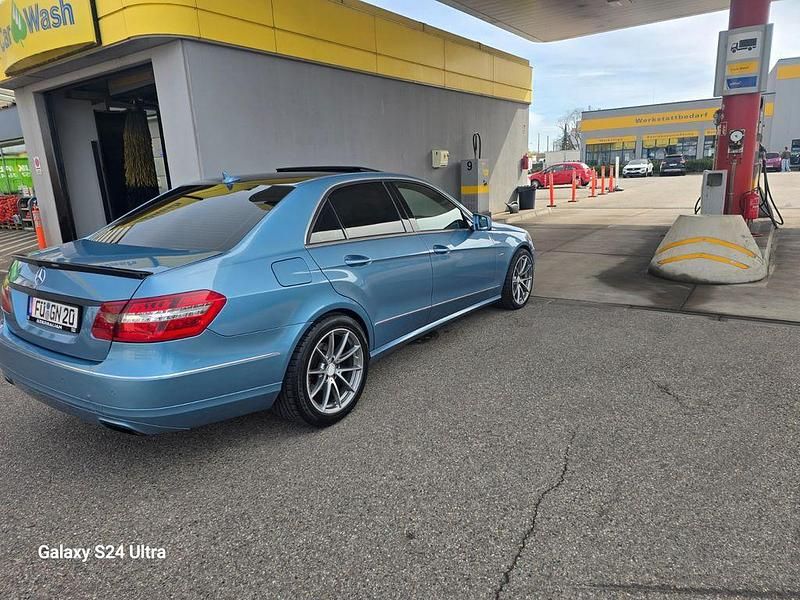 Gebraucht Mercedes E350 AMG 265 PS (194 kW) 2011 Blau Limousine