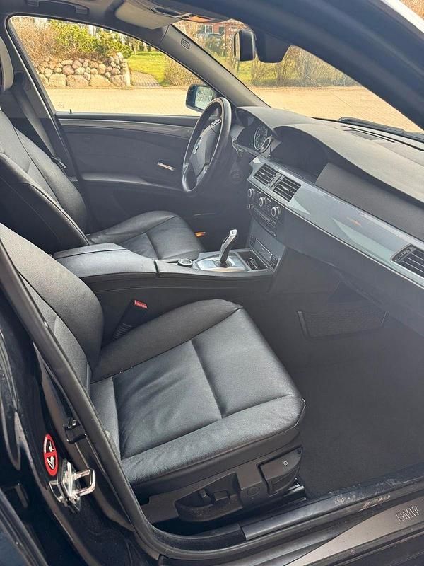 Gebraucht BMW 525 197 PS (144 kW) 2008 Schwarz Kombi
