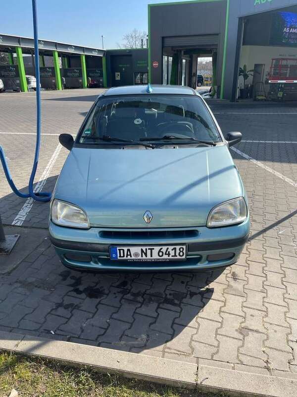 Gebraucht 1996 Renault Clio Limousine | 700 € - Bild 1/4