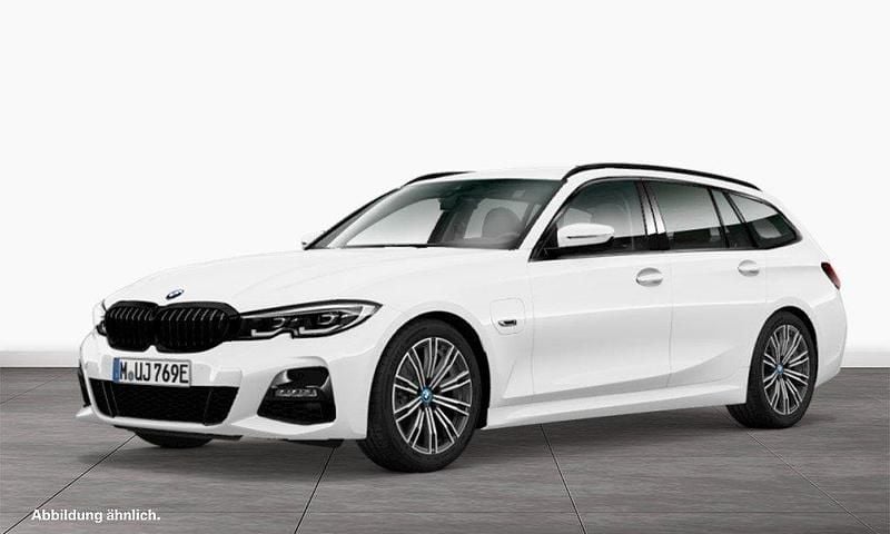 Weiß Gebraucht 2022 BMW 330e M Sport Kombi | 31.980 € (Superpreis) - Bild 1/3