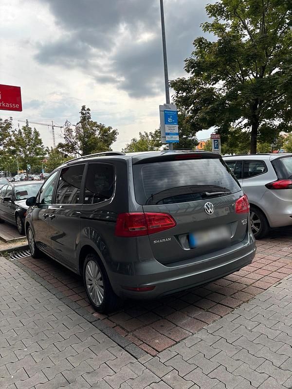 Grau Gebraucht 2015 VW Sharan Van / Kleinbus | 12.500 € (Guter Preis) - Bild 1/4