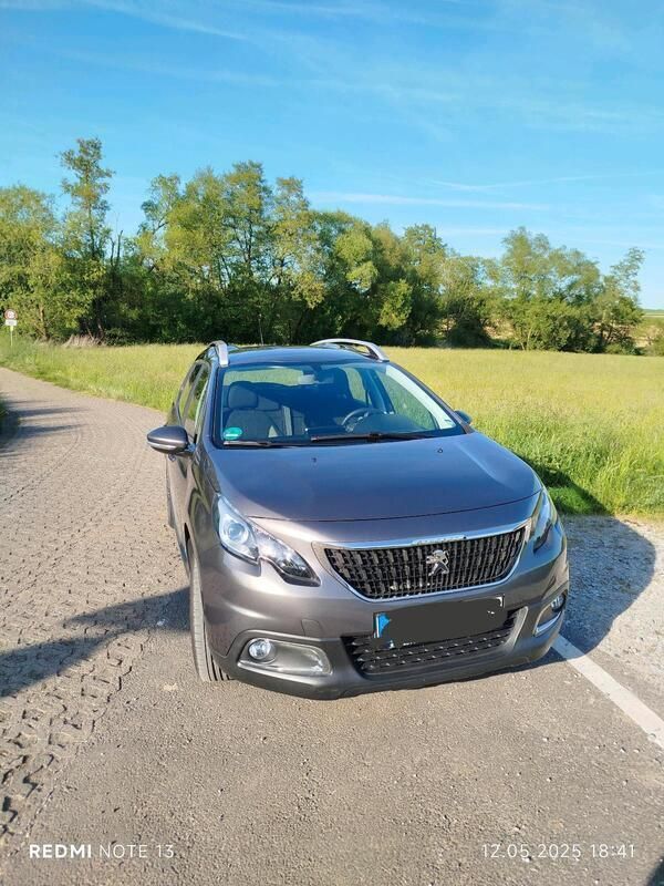 Grau Gebraucht 2019 Peugeot 2008 SUV | 16.000 € (Etwas zu teuer) - Bild 1/4