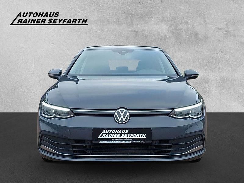 Gebraucht VW Golf VIII Active 131 PS (96 kW) 2022 Grau Limousine