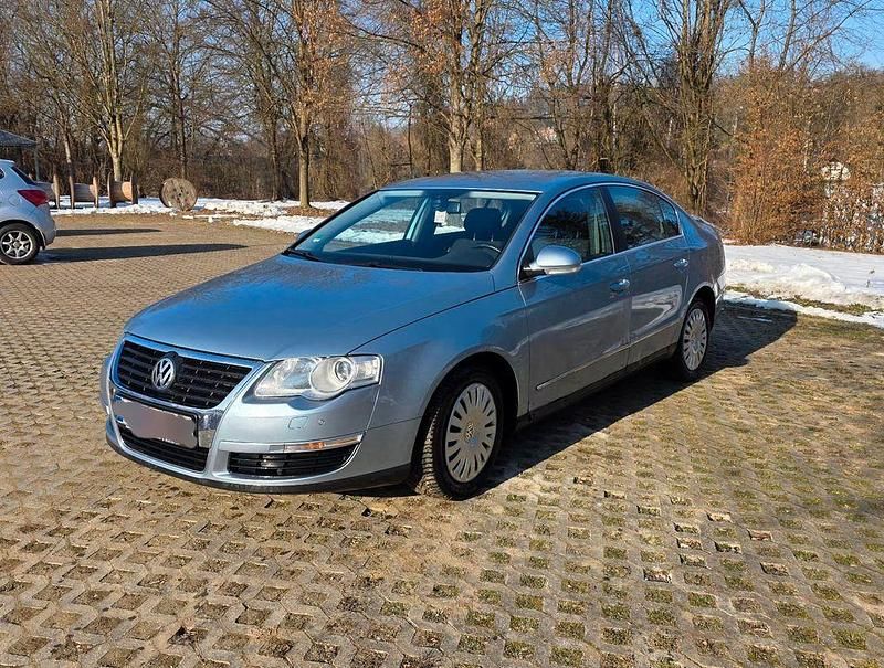 Gebraucht VW Passat Comfortline 140 PS (102 kW) 2005 Blau Limousine