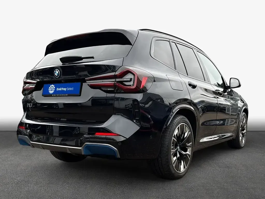 Gebraucht BMW iX3 Impressive 210 kW (286 PS) 2023 M carbonschwarz metallic SUV