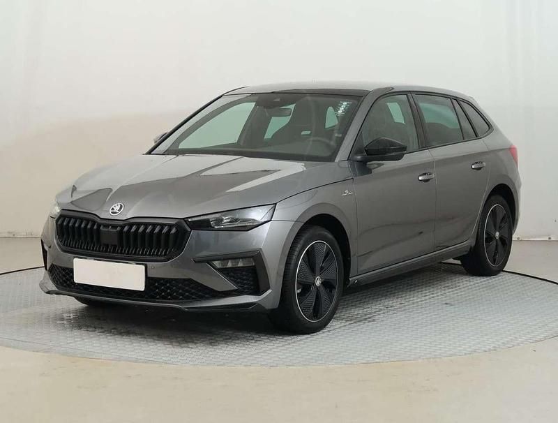 Graphitegrau metallic (metallic) Gebraucht 2024 Skoda Scala Monte Carlo Kleinwagen | 24.939 € (Fairer Preis) - Bild 1/4