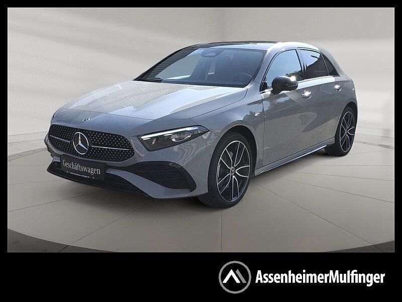 Grau manufaktur lack manufaktur alpingrau uni Gebraucht 2025 Mercedes A250 Limousine | 45.980 € - Bild 1/4