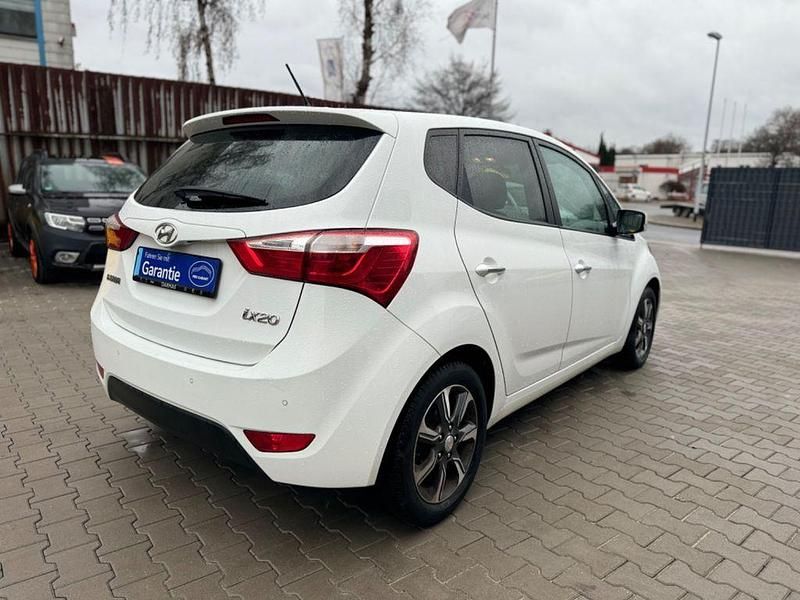 Gebraucht Hyundai ix20 Passion 90 PS (66 kW) 2017 Weiß Kleinwagen