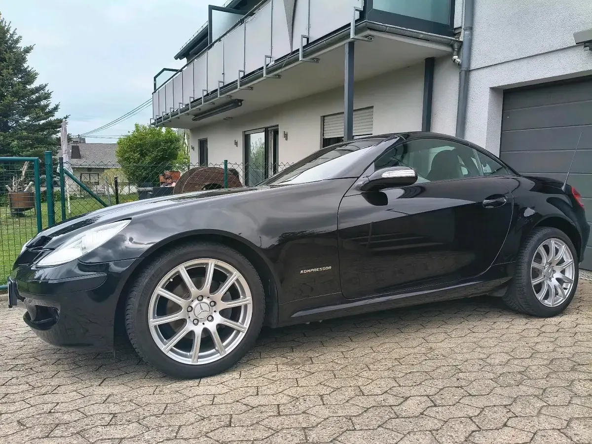 Second-hand Mercedes SLK200 163 CP (119 kW) 2006 Negru Cabrio