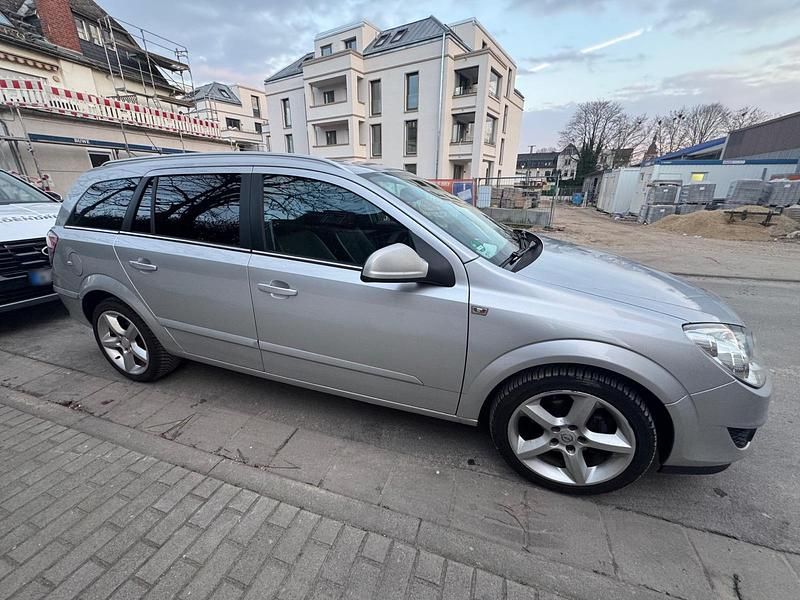 Gebraucht Opel Astra 116 PS (85 kW) 2010 Grau Kombi