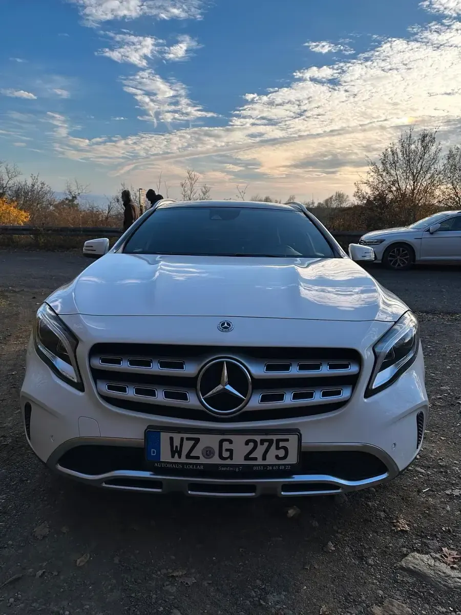 Gebraucht Mercedes GLA180 122 PS (89 kW) 2019 Weiß SUV