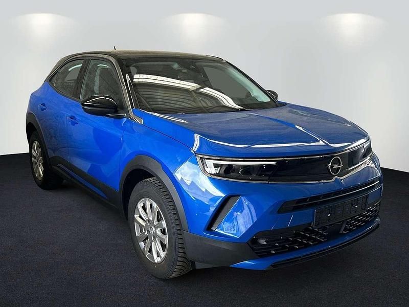 Perl blau/voltaik blau (metallic) Gebraucht 2022 Opel Mokka-e Edition SUV | 16.490 € (Superpreis) - Bild 1/4