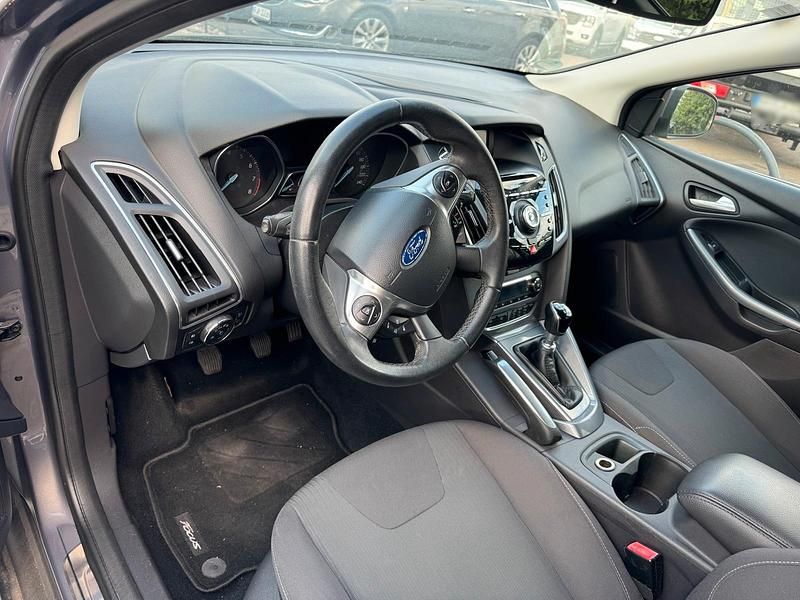 Gebraucht Ford Focus 184 PS (135 kW) 2011 Gold Limousine